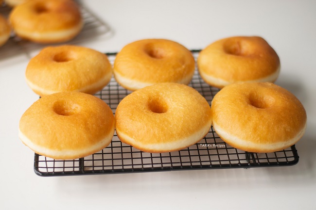 Cách làm bánh donut cực dễ không cần lò nướng