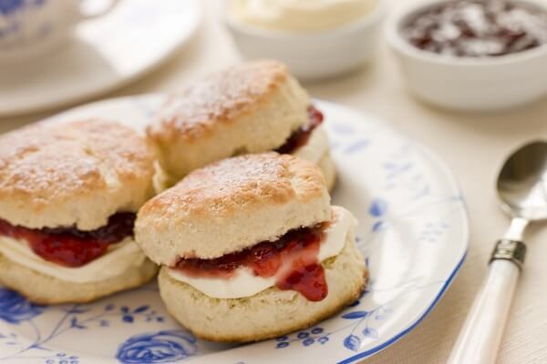 Cách làm bánh Scones phúc bồn tử nhanh gọn