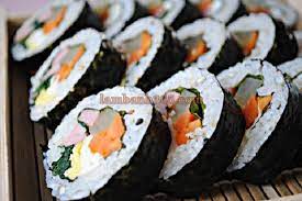 Cách làm kimbap xúc xích đậm đà