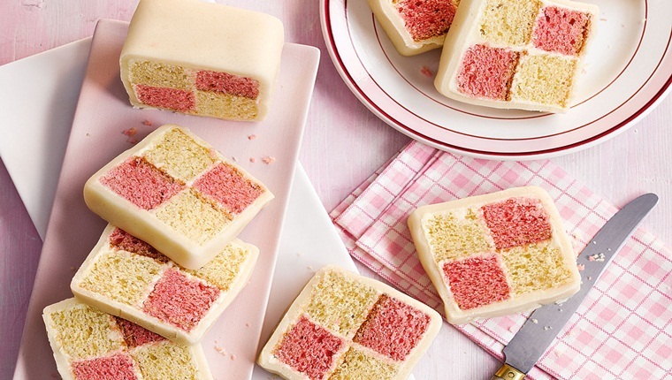 Cách làm bánh Battenburg kiểu Anh