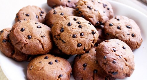 Cách làm bánh bột chocolate chip kẹp kem siêu hot!