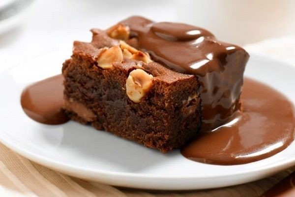 Cách làm bánh Brownies sốt caramen béo ngậy