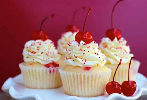 Cách làm bánh cupcake mứt quả cherry xinh xắn