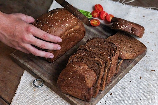 Cách làm bánh mì đen đơn giản