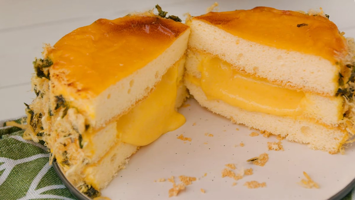 Cách làm bánh quy phô mai Gruyère hành nướng thơm phức