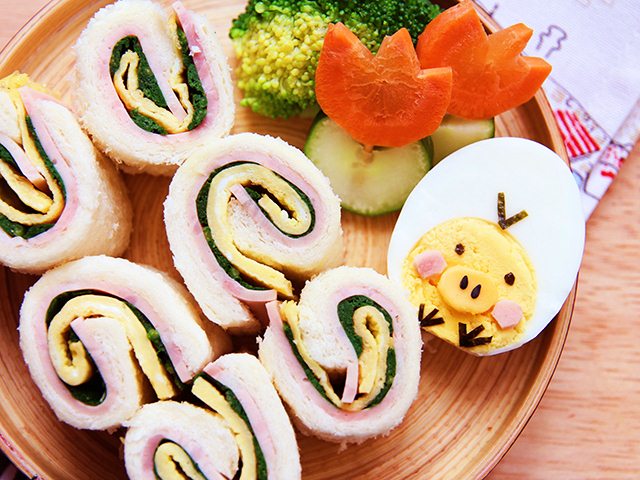 Cách làm bánh sandwich cuộn