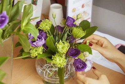 2 c&#225;ch cắm hoa để b&#224;n đẹp mừng ng&#224;y của Cha