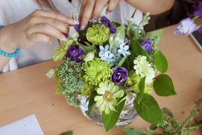 2 c&#225;ch cắm hoa để b&#224;n đẹp mừng ng&#224;y của Cha