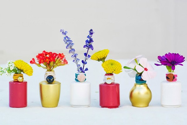 5 c&#225;ch l&#224;m lọ hoa đơn giản t&#225;i chế từ chai thủy tinh