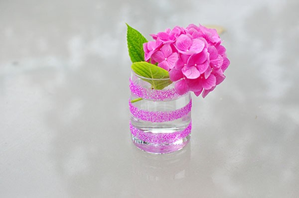 5 c&#225;ch t&#225;i chế chai lọ thủy tinh th&#224;nh b&#236;nh cắm hoa si&#234;u đẹp