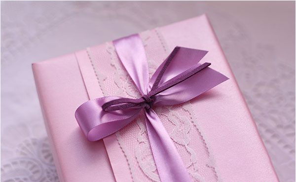C&#225;ch g&#243;i qu&#224; h&#236;nh chữ nhật cực đẹp cho ng&#224;y đầu năm mới