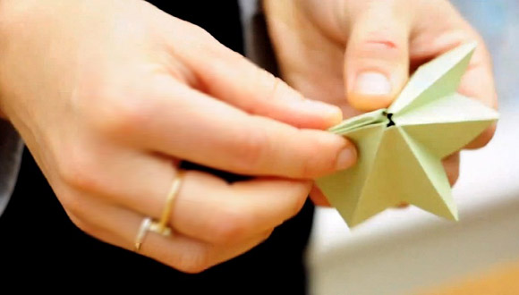 C&#225;ch l&#224;m c&#226;y th&#244;ng Noel bằng giấy dễ hơn ăn kẹo