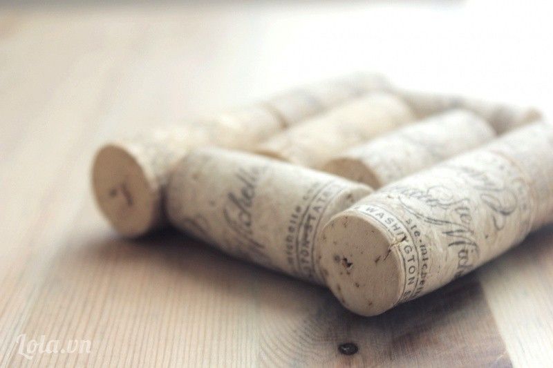 C&#225;ch l&#224;m đế l&#243;t ly đơn giản từ n&#250;t chai s&#226;m panh