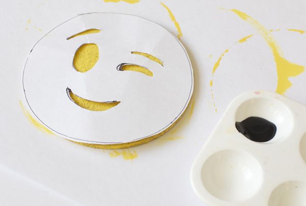 C&#225;ch l&#224;m đế l&#243;t ly mặt cười dễ thương cho ph&#242;ng kh&#225;ch