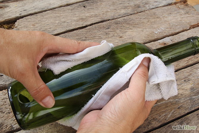 Đ&#232;n trang tr&#237; lấp l&#225;nh l&#224;m từ vỏ chai rượu, nh&#236;n ph&#225;t m&#234; lu&#244;n