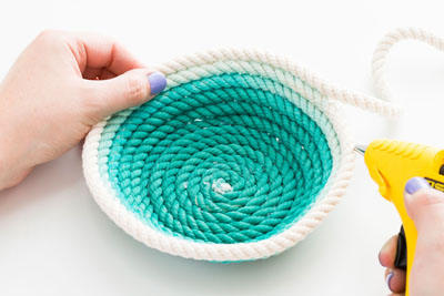 L&#224;m b&#225;t đựng đồ lặt vặt đầy sắc m&#224;u từ d&#226;y thừng