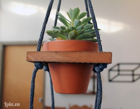 C&#225;ch l&#224;m gi&#225; để chậu c&#226;y nhiều tầng tiện dụng từ gỗ