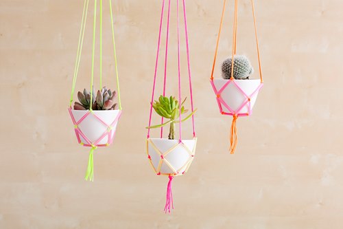 C&#225;ch l&#224;m giỏ hoa treo tường từ ống h&#250;t độc đ&#225;o