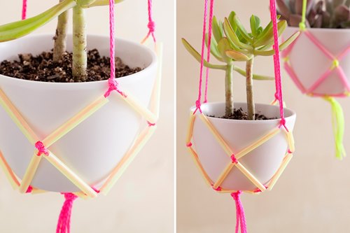 C&#225;ch l&#224;m giỏ hoa treo tường từ ống h&#250;t độc đ&#225;o