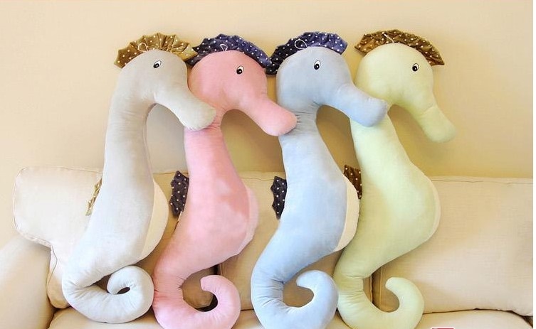 Gối &#244;m c&#225; ngựa - m&#243;n qu&#224; handmade cho b&#233; ngủ ngon