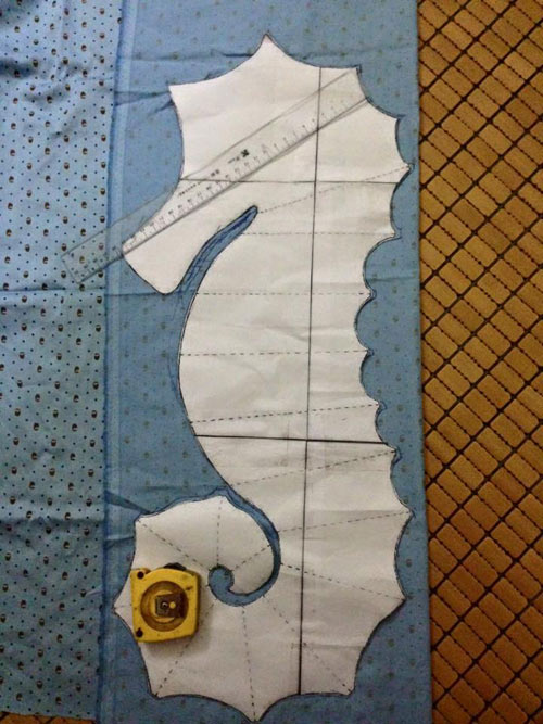 Gối &#244;m c&#225; ngựa - m&#243;n qu&#224; handmade cho b&#233; ngủ ngon