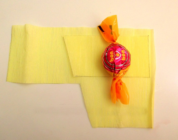 L&#224;m hoa hồng ngậm kẹo từ giấy nh&#250;n tặng &#39;một nửa kia&#39;