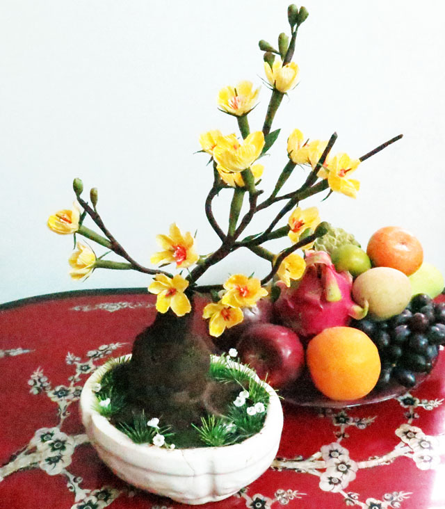 C&#225;ch l&#224;m hoa mai bằng giấy nh&#250;n đ&#243;n lộc v&#224;o nh&#224;