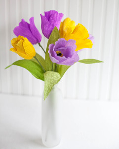 C&#225;ch l&#224;m hoa tulip bằng giấy nh&#250;n trang tr&#237; nh&#224; ng&#224;y Tết