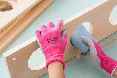 L&#224;m kệ trang tr&#237; bằng những chậu hoa cho nh&#224; th&#234;m m&#225;t