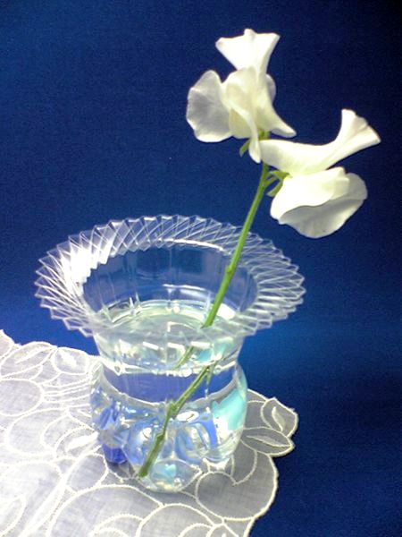 C&#225;ch l&#224;m lọ hoa bằng chai nhựa cũ cực nghệ thuật