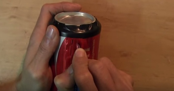 Đừng bỏ lon Coca đi, h&#227;y học c&#225;ch l&#224;m lồng đ&#232;n Trung thu cho b&#233;