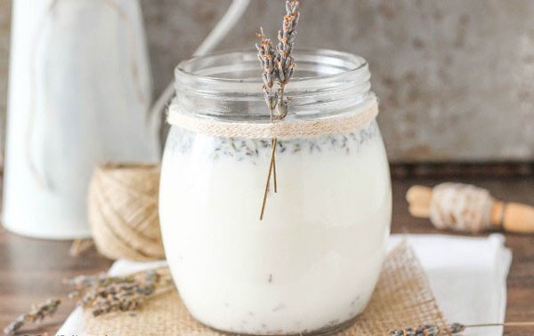 Nến thơm tự chế vừa thắp s&#225;ng vừa trang tr&#237; nh&#224; đẹp
