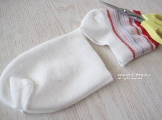 Cuối tuần mẹ chuẩn bị kim chỉ kh&#226;u ch&#250; c&#250;n b&#244;ng cho b&#233;