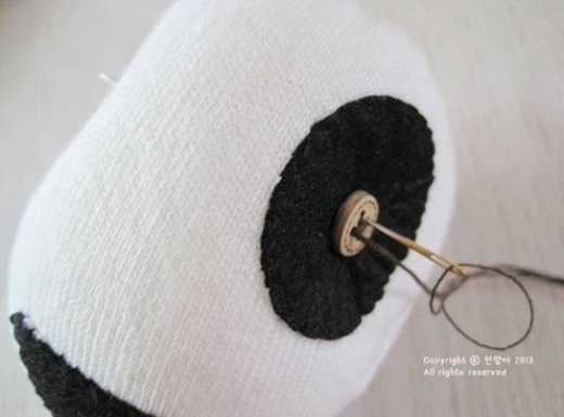 Cuối tuần mẹ chuẩn bị kim chỉ kh&#226;u ch&#250; c&#250;n b&#244;ng cho b&#233;