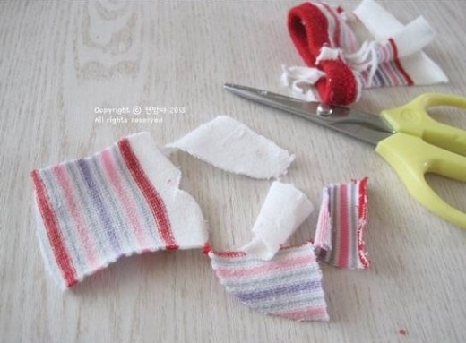 Cuối tuần mẹ chuẩn bị kim chỉ kh&#226;u ch&#250; c&#250;n b&#244;ng cho b&#233;
