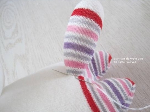 Cuối tuần mẹ chuẩn bị kim chỉ kh&#226;u ch&#250; c&#250;n b&#244;ng cho b&#233;