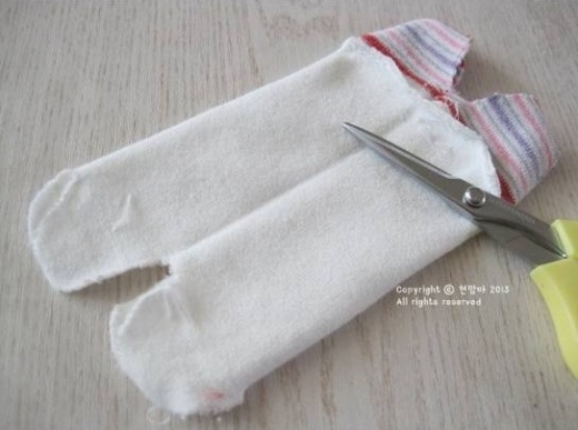 Cuối tuần mẹ chuẩn bị kim chỉ kh&#226;u ch&#250; c&#250;n b&#244;ng cho b&#233;