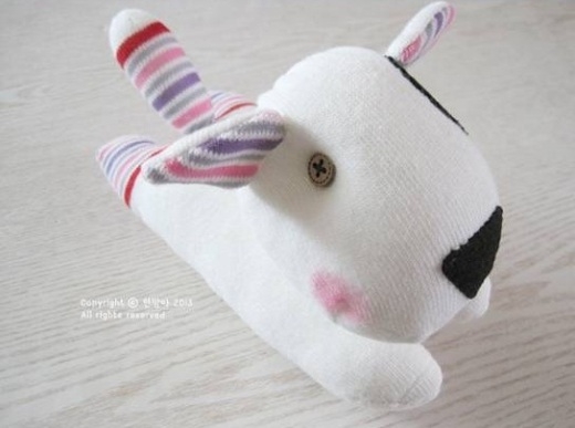 Cuối tuần mẹ chuẩn bị kim chỉ kh&#226;u ch&#250; c&#250;n b&#244;ng cho b&#233;