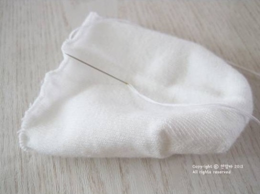 Cuối tuần mẹ chuẩn bị kim chỉ kh&#226;u ch&#250; c&#250;n b&#244;ng cho b&#233;