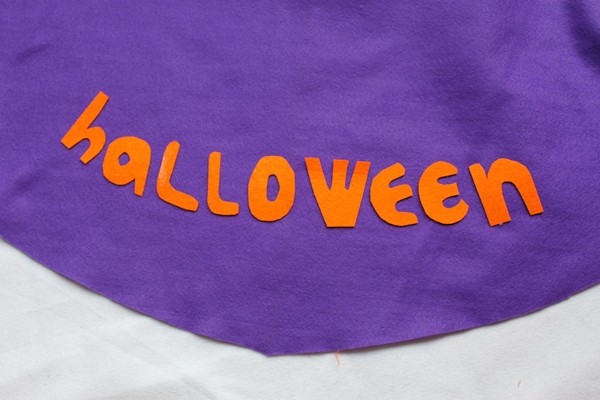 M&#225;ch mẹ c&#225;ch may &#225;o cho&#224;ng ph&#249; thủy cho b&#233; đi chơi Halloween