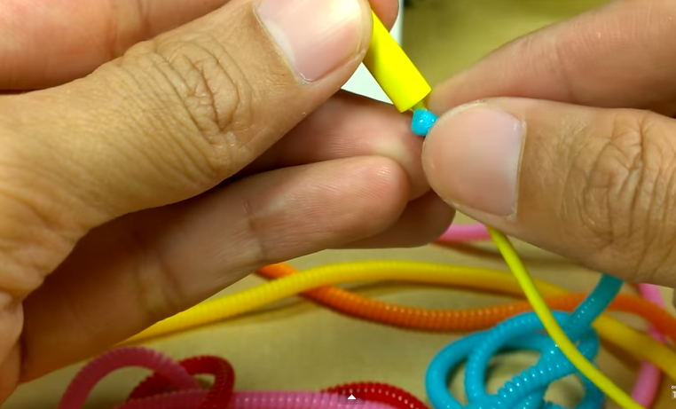 C&#225;ch quấn d&#226;y tai nghe c&#225;p sạc từ d&#226;y quấn l&#242; xo 5k