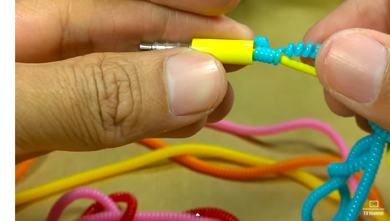 C&#225;ch quấn d&#226;y tai nghe c&#225;p sạc từ d&#226;y quấn l&#242; xo 5k