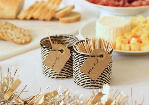 C&#225;ch t&#225;i chế vỏ chai nước th&#224;nh lọ đựng tăm cực độc đ&#225;o