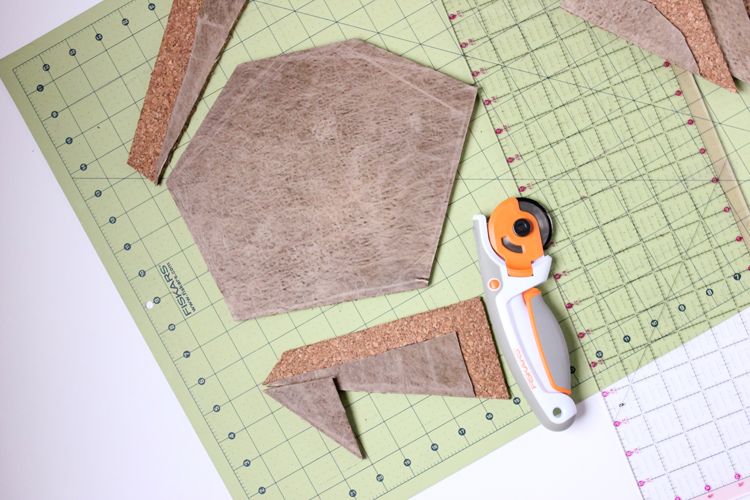 C&#225;ch tự l&#224;m miếng l&#243;t chuột từ gỗ v&#224; da độc đ&#225;o