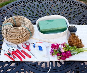 Cắm hoa độc đ&#225;o với vỏ lon v&#224; d&#226;y thừng cho ng&#224;y đầu xu&#226;n