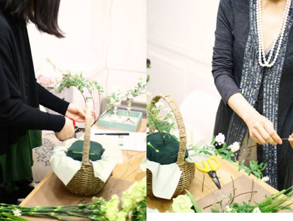 Đầu tuần học c&#225;ch cắm hoa đẹp trong giỏ xinh xắn