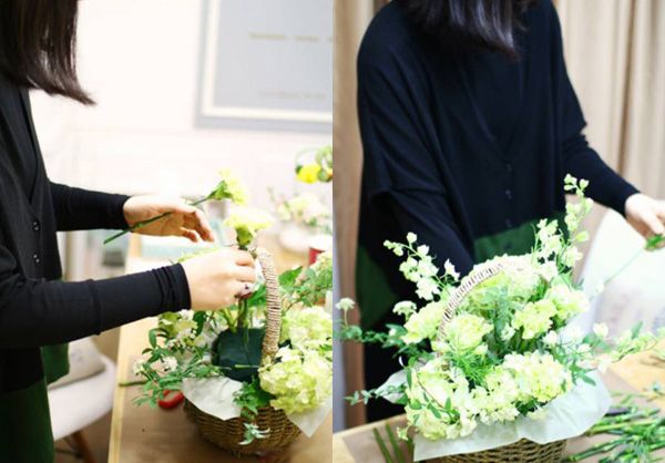 Đầu tuần học c&#225;ch cắm hoa đẹp trong giỏ xinh xắn