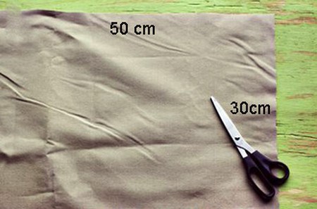 Dọn tủ lấy quần &#225;o cũ học c&#225;ch l&#224;m thảm lau ch&#226;n đơn giản