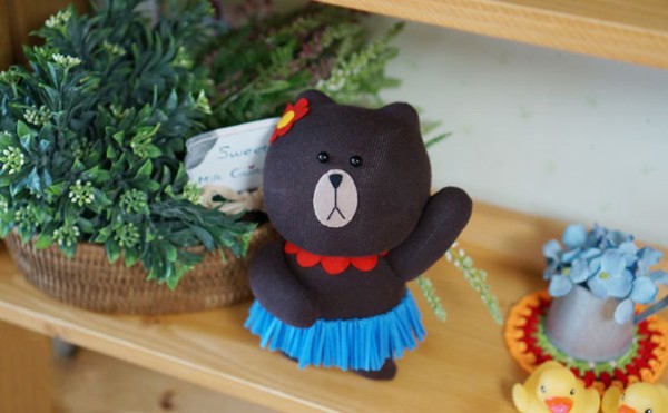 D&#249;ng tất để may cặp gấu Brown thỏ Cony cực đ&#225;ng y&#234;u