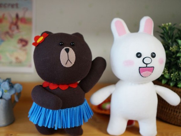 D&#249;ng tất để may cặp gấu Brown thỏ Cony cực đ&#225;ng y&#234;u